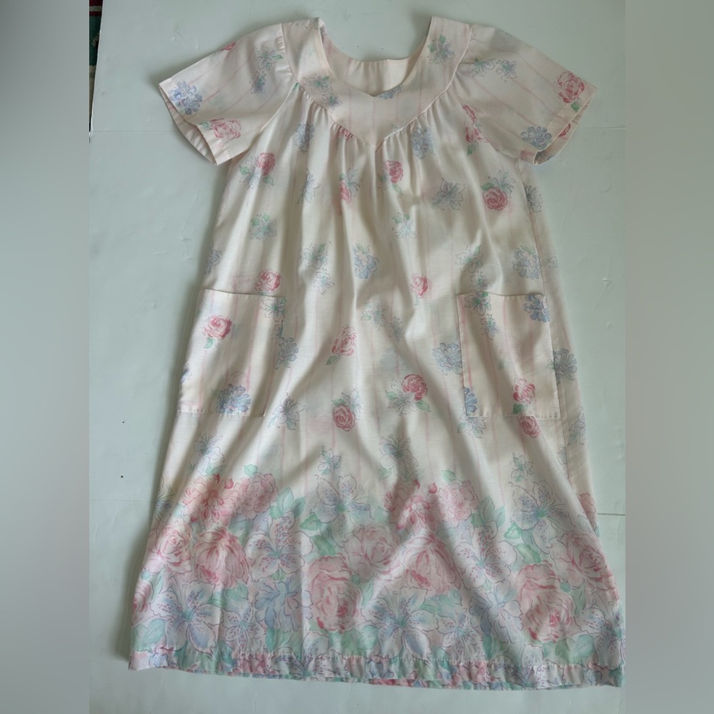 Vintage Carole house dress M 
Soft pink2 front pockets